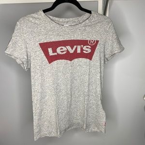 Grey & red Levi’s t-shirt